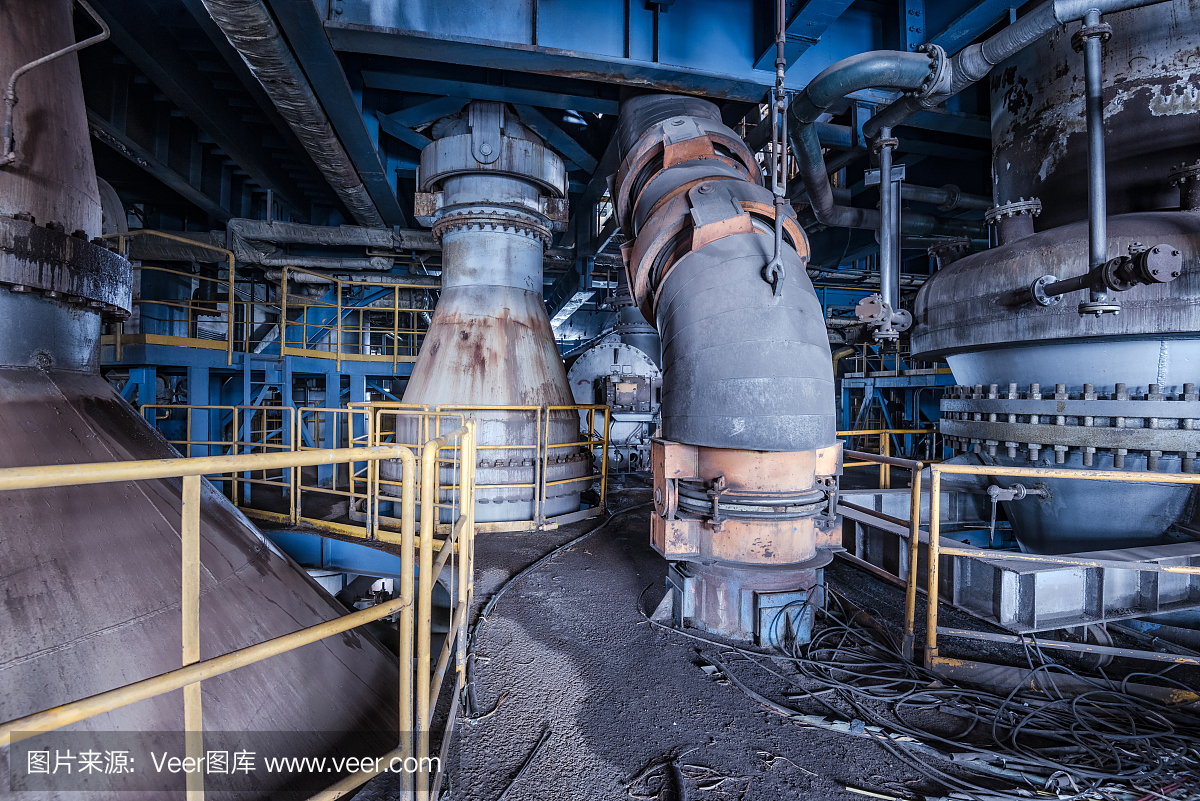 一個(gè)廢棄的鋼爐建筑的場景和細(xì)節(jié)
